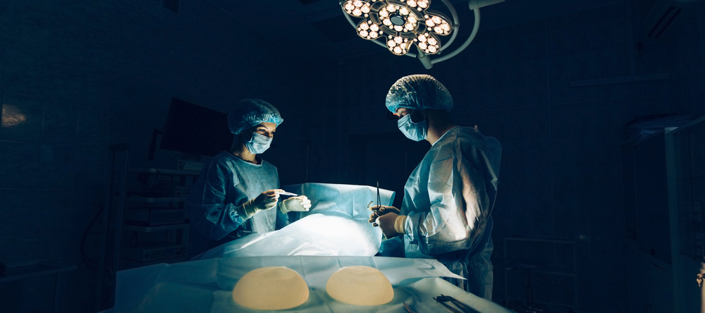 Surgeons team working with Monitoring of patient in surgical operating room.breast augmentation. phẫu thuật nâng ngực
