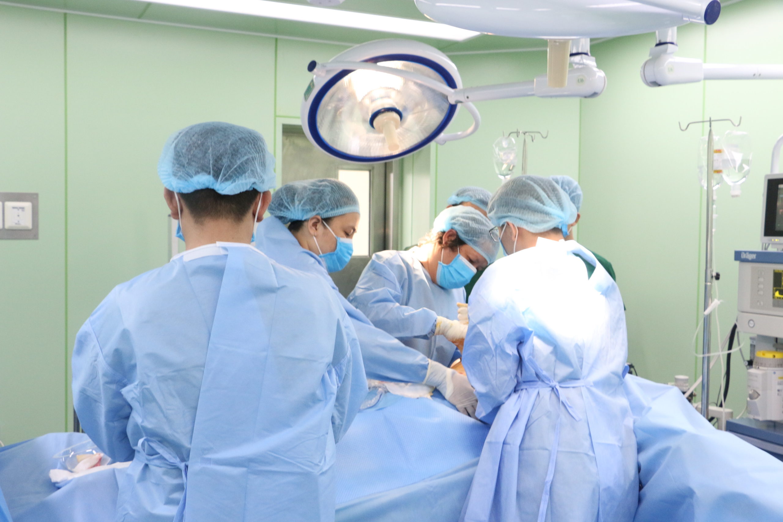 Nâng ngực nội soi đường nào tốt nhất?