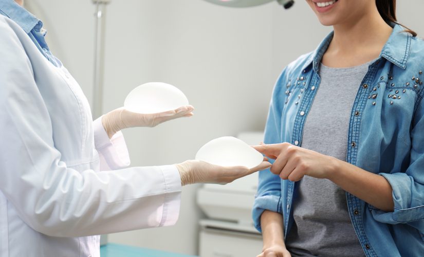 Bác sĩ thẩm mỹ Hồ Quốc Việt giải đáp 10 câu hỏi thường gặp về nâng ngực