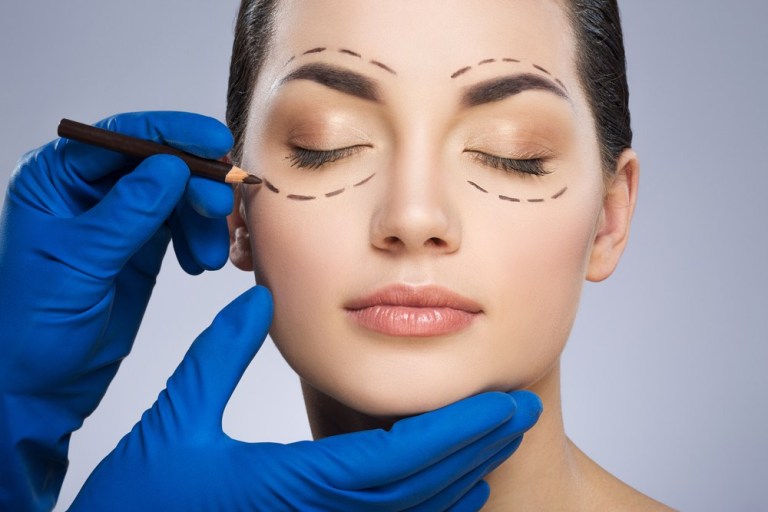 Phẫu thuật thẩm mỹ mắt và những thông tin hữu ích cho phái đẹp