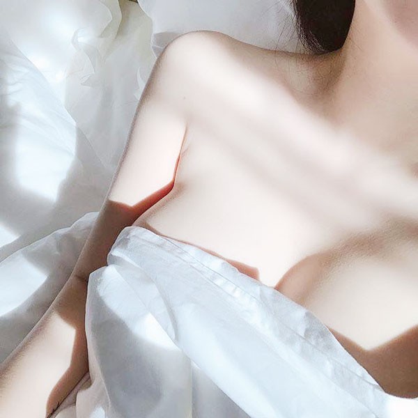 Kiến thức thẩm mỹ nâng ngực qua đường chân ngực